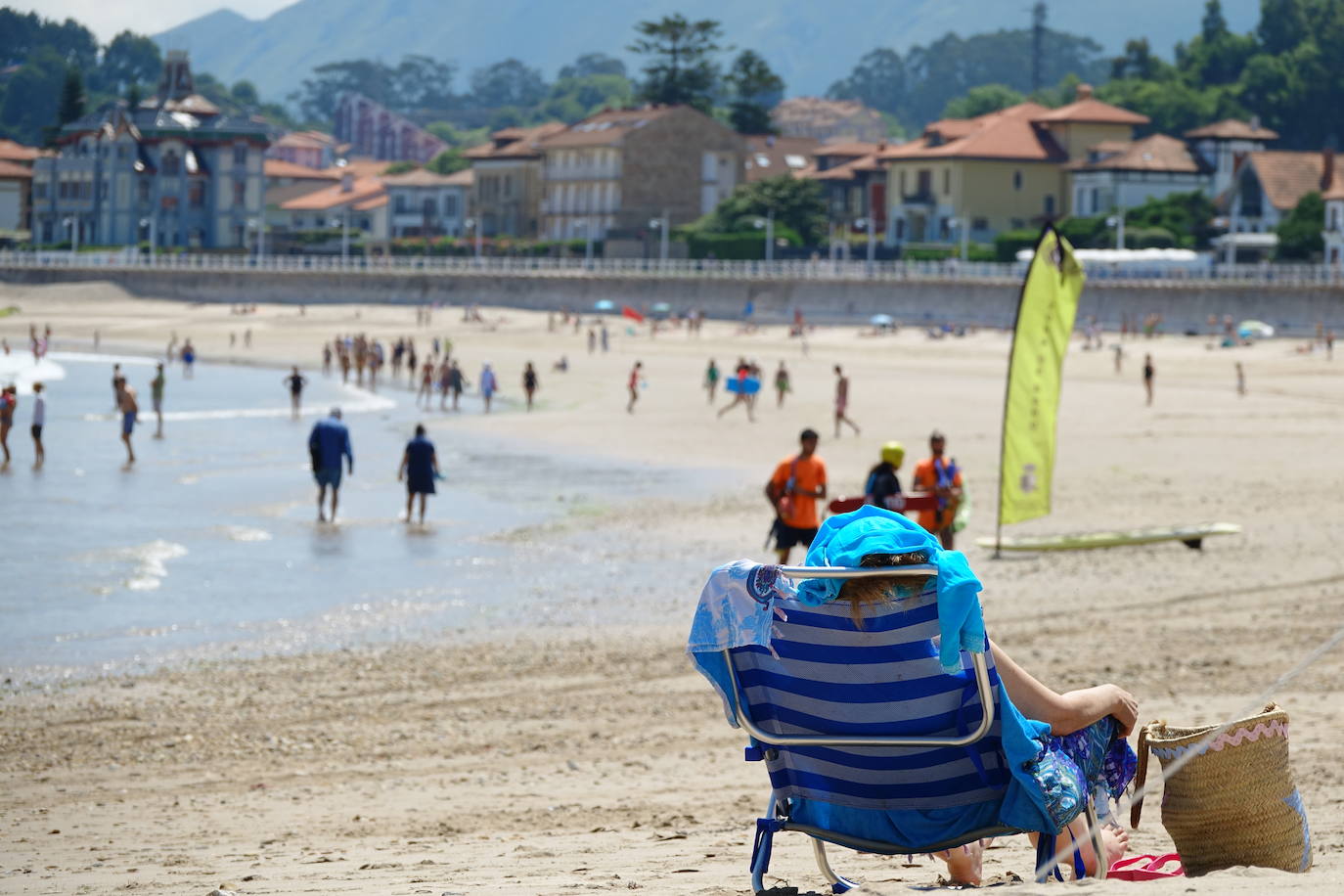 Así es la nueva normalidad en las playas asturianas. 