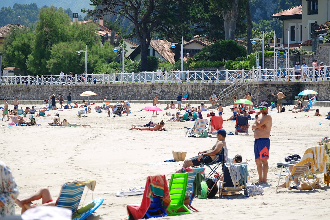 Así es la nueva normalidad en las playas asturianas. 