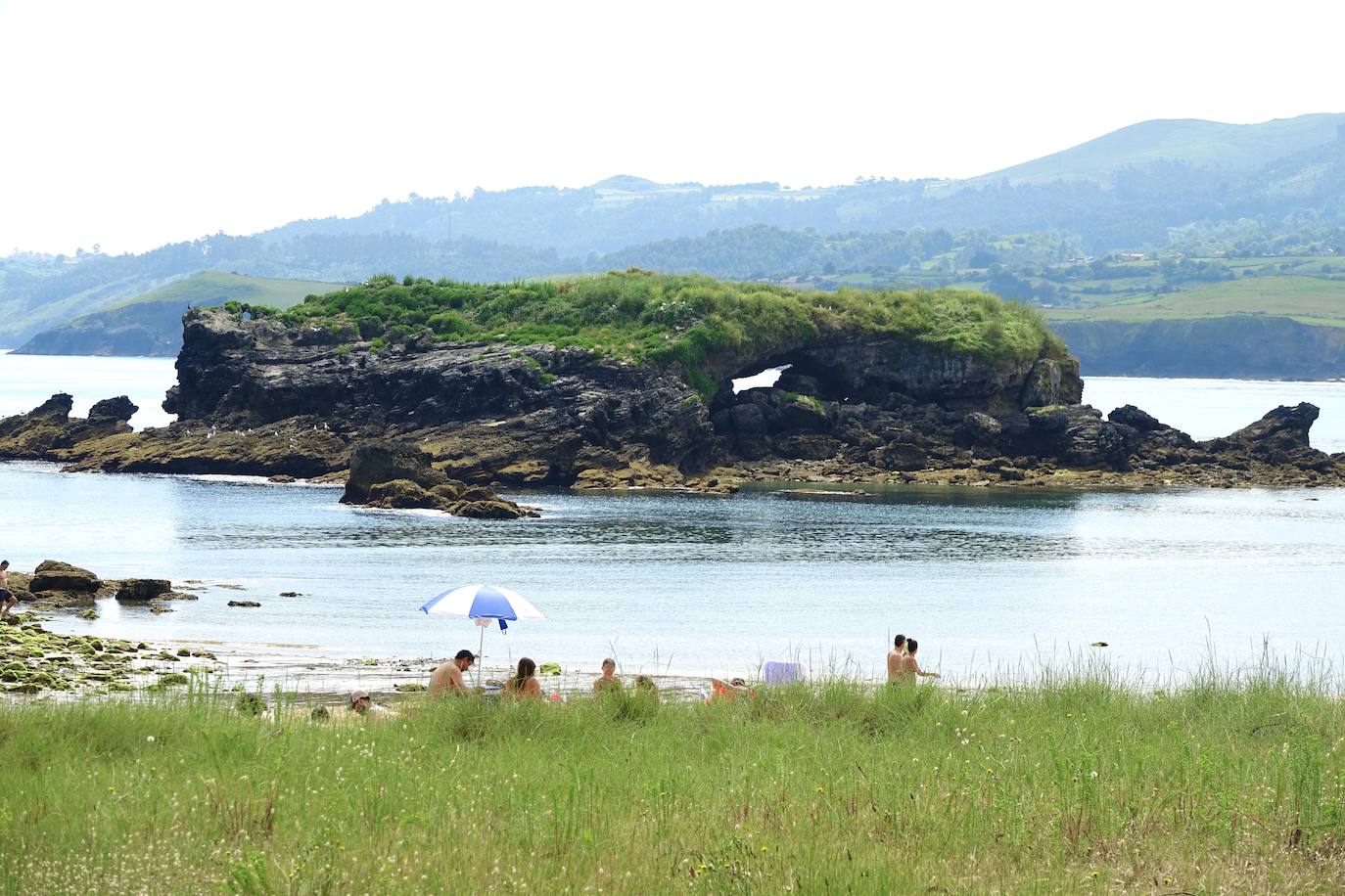 Así es la nueva normalidad en las playas asturianas. 