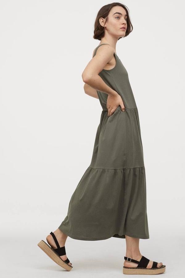 Vestido tobillero de punto de H&M, 17,99 euros.