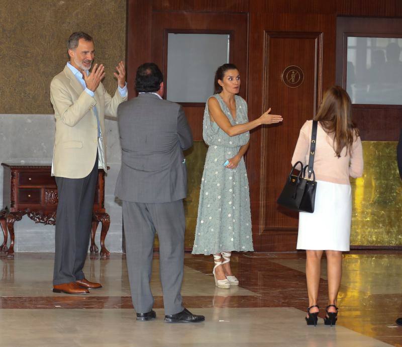 Don Felipe y doña Letizia inician su periplo en Canarias como primer destino de su gira por toda España tras el confinamiento.