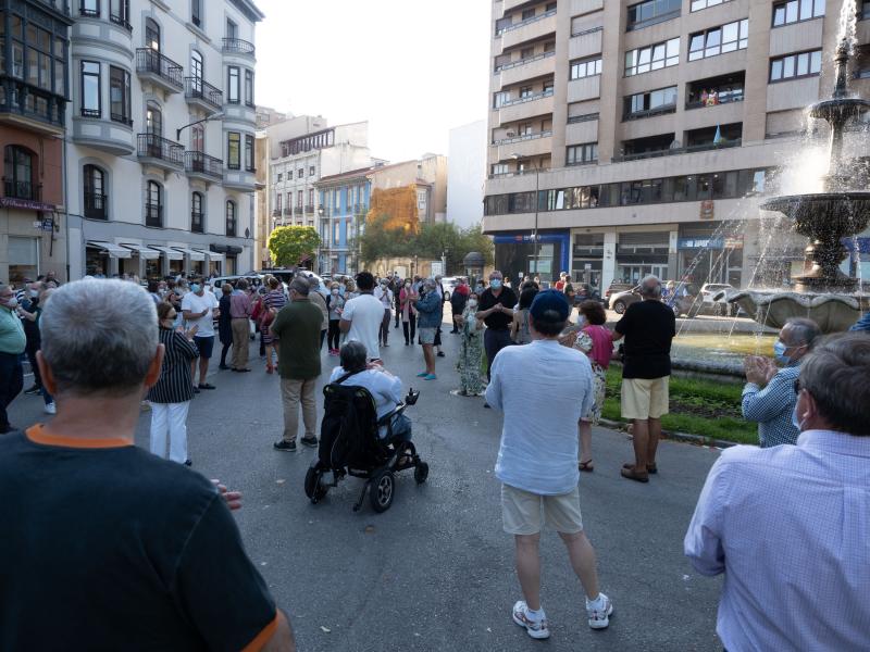 Fotos: Concentración por la fuente de El Muelle