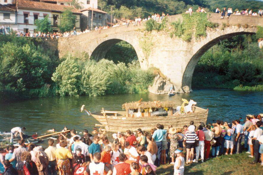 El Descenso Folklórico del Nalón, que este año cancelará todos sus actos, recibe el título de Fiesta de Interés Turístico Nacional. La organización, agradecida por la distinción, ya piensa en 2021. Este es un homenaje histórico a una de las fiestas más populares de Asturias.