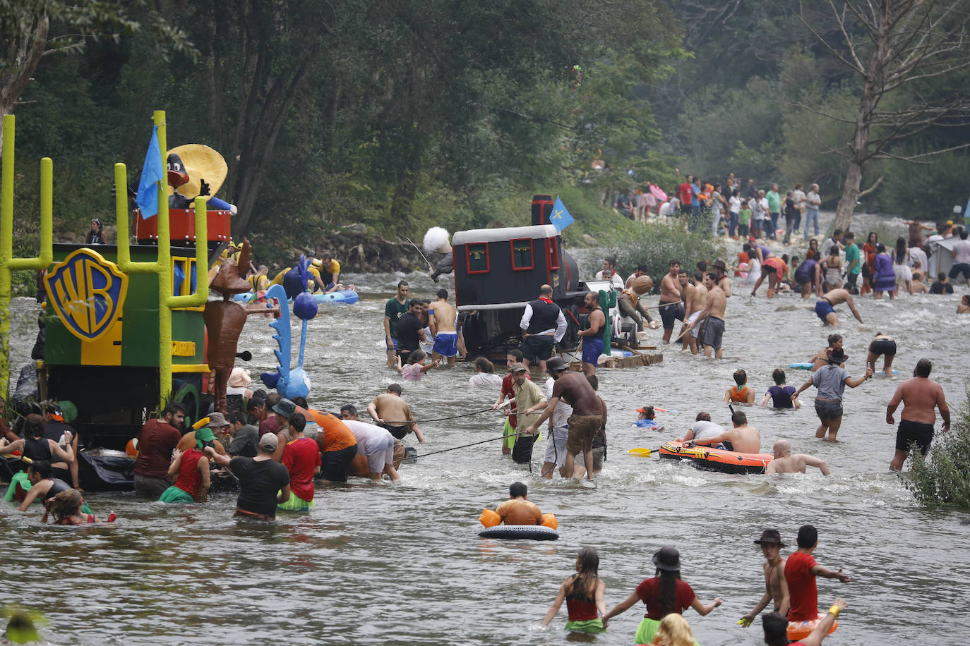 El Descenso Folklórico del Nalón, que este año cancelará todos sus actos, recibe el título de Fiesta de Interés Turístico Nacional. La organización, agradecida por la distinción, ya piensa en 2021. Este es un homenaje histórico a una de las fiestas más populares de Asturias.