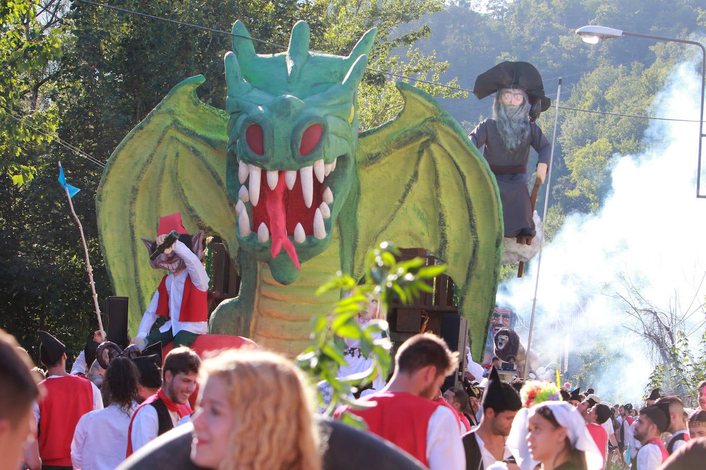 El Descenso Folklórico del Nalón, que este año cancelará todos sus actos, recibe el título de Fiesta de Interés Turístico Nacional. La organización, agradecida por la distinción, ya piensa en 2021. Este es un homenaje histórico a una de las fiestas más populares de Asturias.