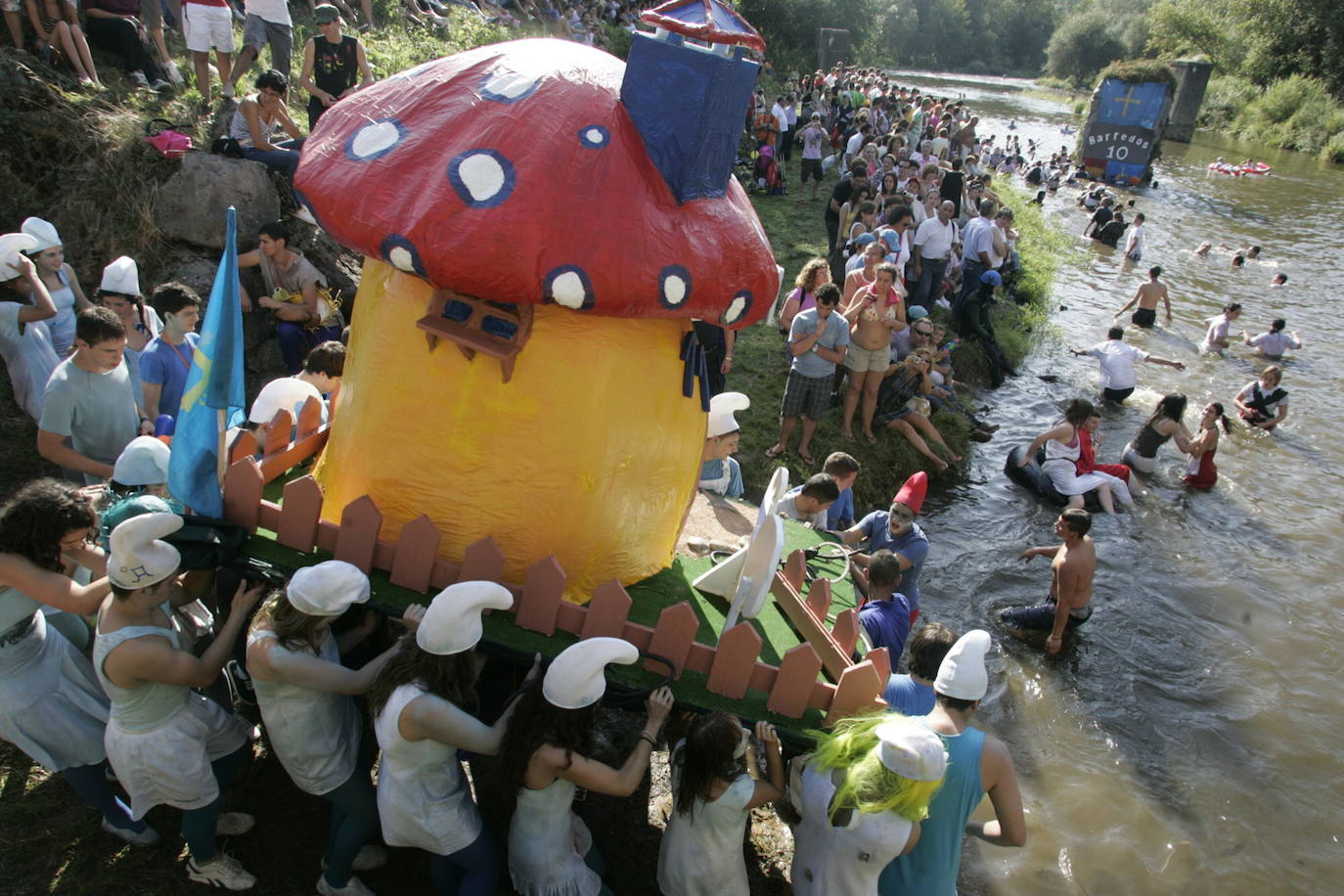 El Descenso Folklórico del Nalón, que este año cancelará todos sus actos, recibe el título de Fiesta de Interés Turístico Nacional. La organización, agradecida por la distinción, ya piensa en 2021. Este es un homenaje histórico a una de las fiestas más populares de Asturias.