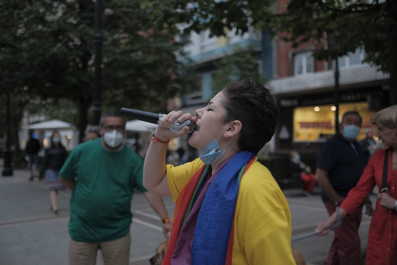 Xega organizó este sábado una movilización en bicicleta para celebrar el 'Día del orgullo 2020'. Además, tuvo lugar el recorrido urbano de la 'drag queen' Londra Show. También hubo una batukada por la noche en el paseo de Begoña.