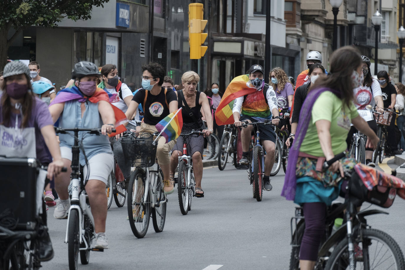 Xega organizó este sábado una movilización en bicicleta para celebrar el 'Día del orgullo 2020'. Además, tuvo lugar el recorrido urbano de la 'drag queen' Londra Show.