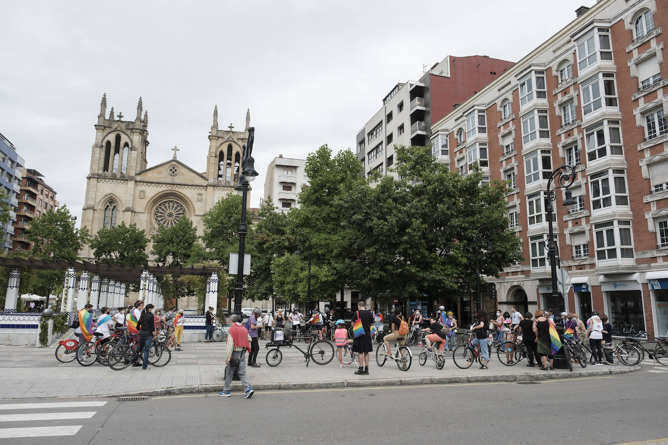 Xega organizó este sábado una movilización en bicicleta para celebrar el 'Día del orgullo 2020'. Además, tuvo lugar el recorrido urbano de la 'drag queen' Londra Show.