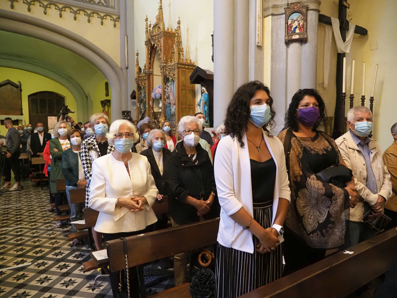Las mascarillas marcaron la tradicional jornada que se, pese al coronavirus, se celebró en Cudillero con ciertas modificaciones sobre el programa habitual. 