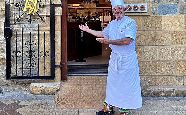 Karlos Arguiñano en su restaurante. 
