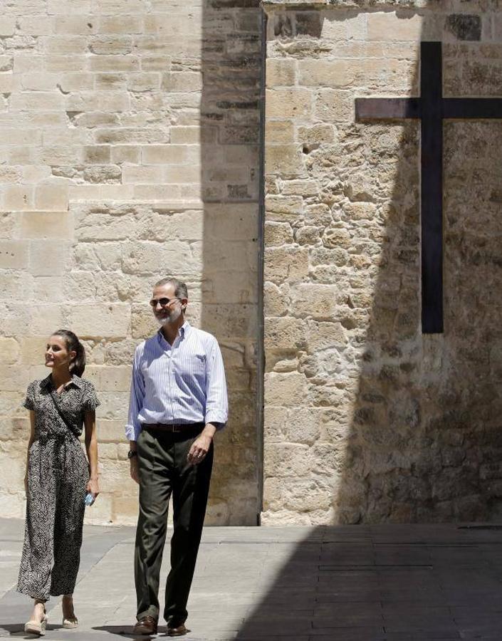 Fotos: El look asequible con el que Letizia ha triunfado en su visita a Cuenca