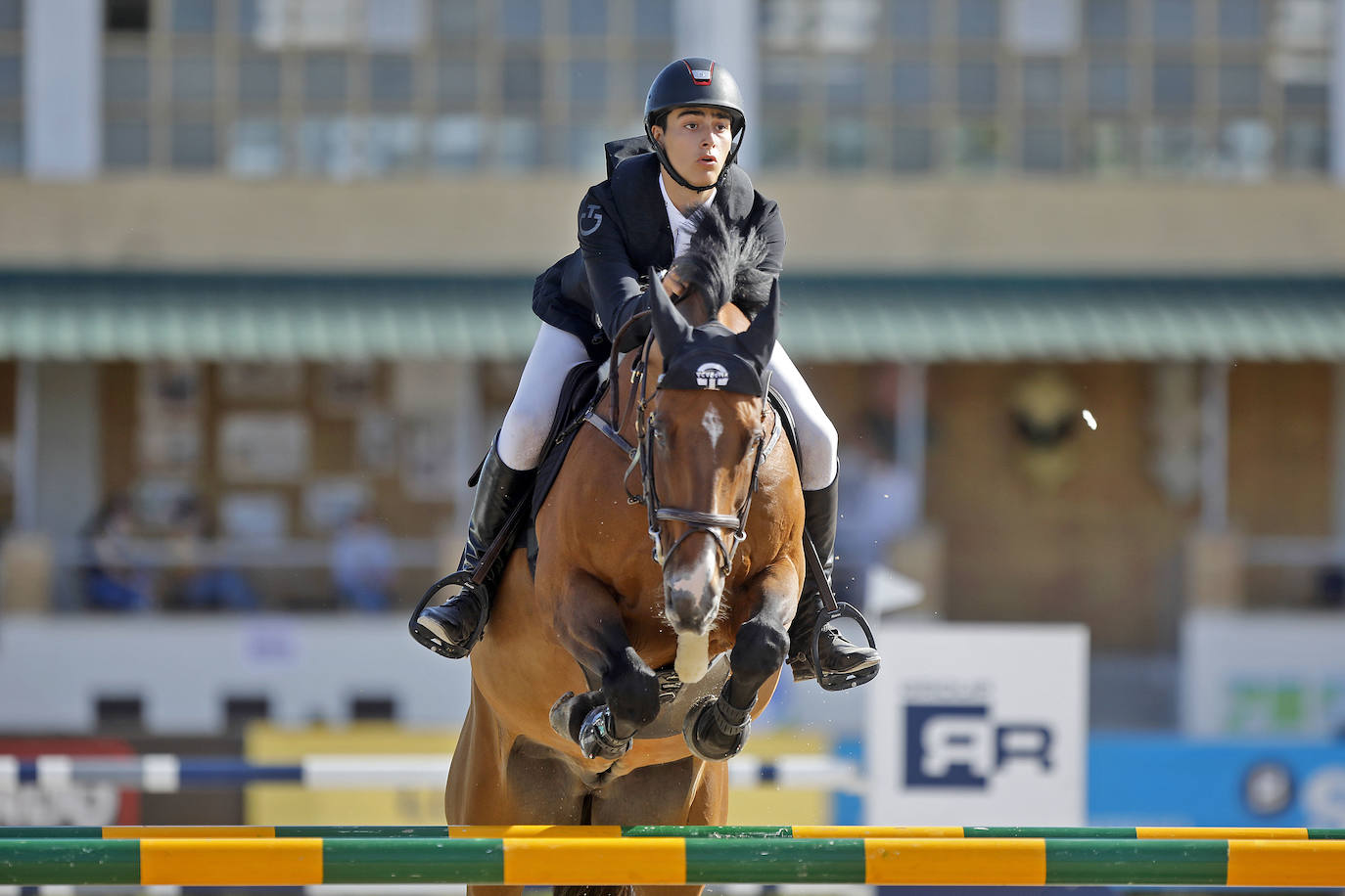 La competición comenzó a partir de las 15.30 horas con la prueba de 1,30 metros con baremo A con cronometro y desempate, mientras que las emociones más fuertes llegaron con la prueba de 1,35 metros con baremo de dos fases. 