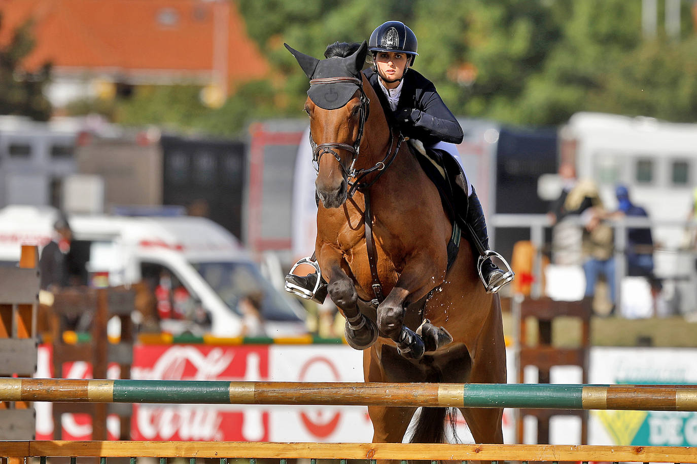 La competición comenzó a partir de las 15.30 horas con la prueba de 1,30 metros con baremo A con cronometro y desempate, mientras que las emociones más fuertes llegaron con la prueba de 1,35 metros con baremo de dos fases. 