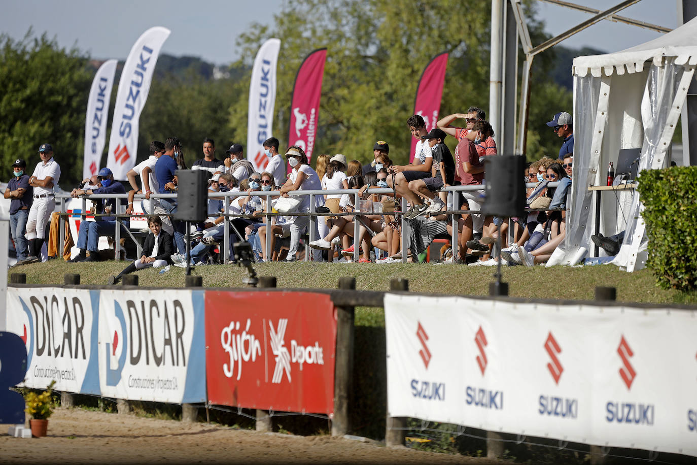 La competición comenzó a partir de las 15.30 horas con la prueba de 1,30 metros con baremo A con cronometro y desempate, mientras que las emociones más fuertes llegaron con la prueba de 1,35 metros con baremo de dos fases. 