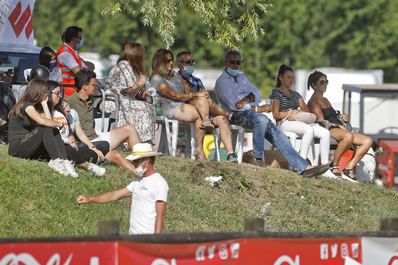 La competición comenzó a partir de las 15.30 horas con la prueba de 1,30 metros con baremo A con cronometro y desempate, mientras que las emociones más fuertes llegaron con la prueba de 1,35 metros con baremo de dos fases. 