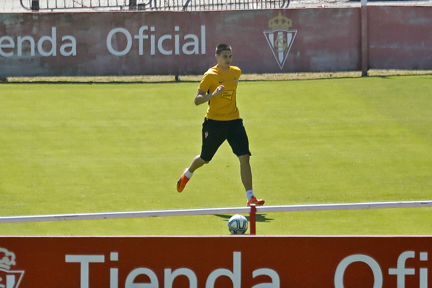 El Sporting prepara el partido ante el Girona