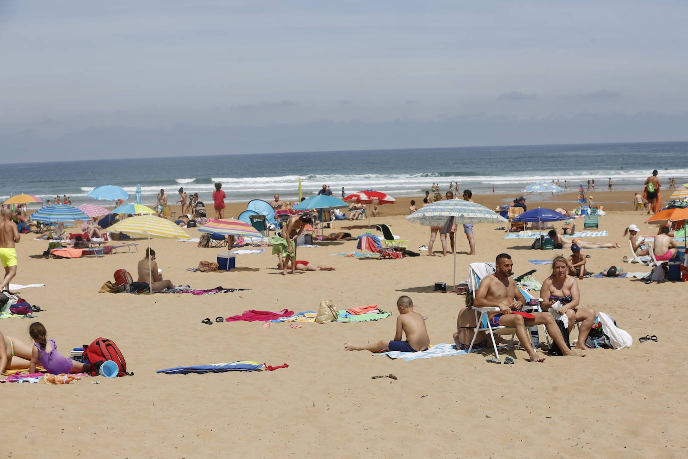 Las playas asturianas comienzan a llenarse