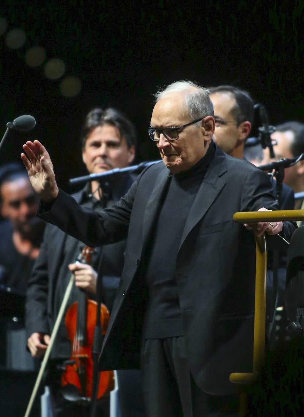 El compositor italiano Ennio Morricone, autor de más de 400 bandas sonoras para cine y televisión, ha fallecido a los 91 años. El músico fue distinguido este año con el Premio Princesa de Asturias de las Artes, galardón que comparte con el también célebre compositor John Williams.