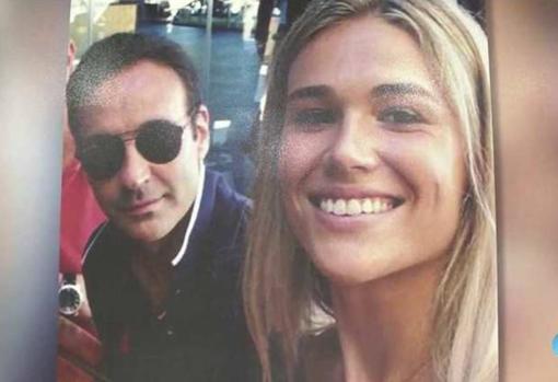 Ana Soria y Enrique Ponce, en un 'selfie'. 