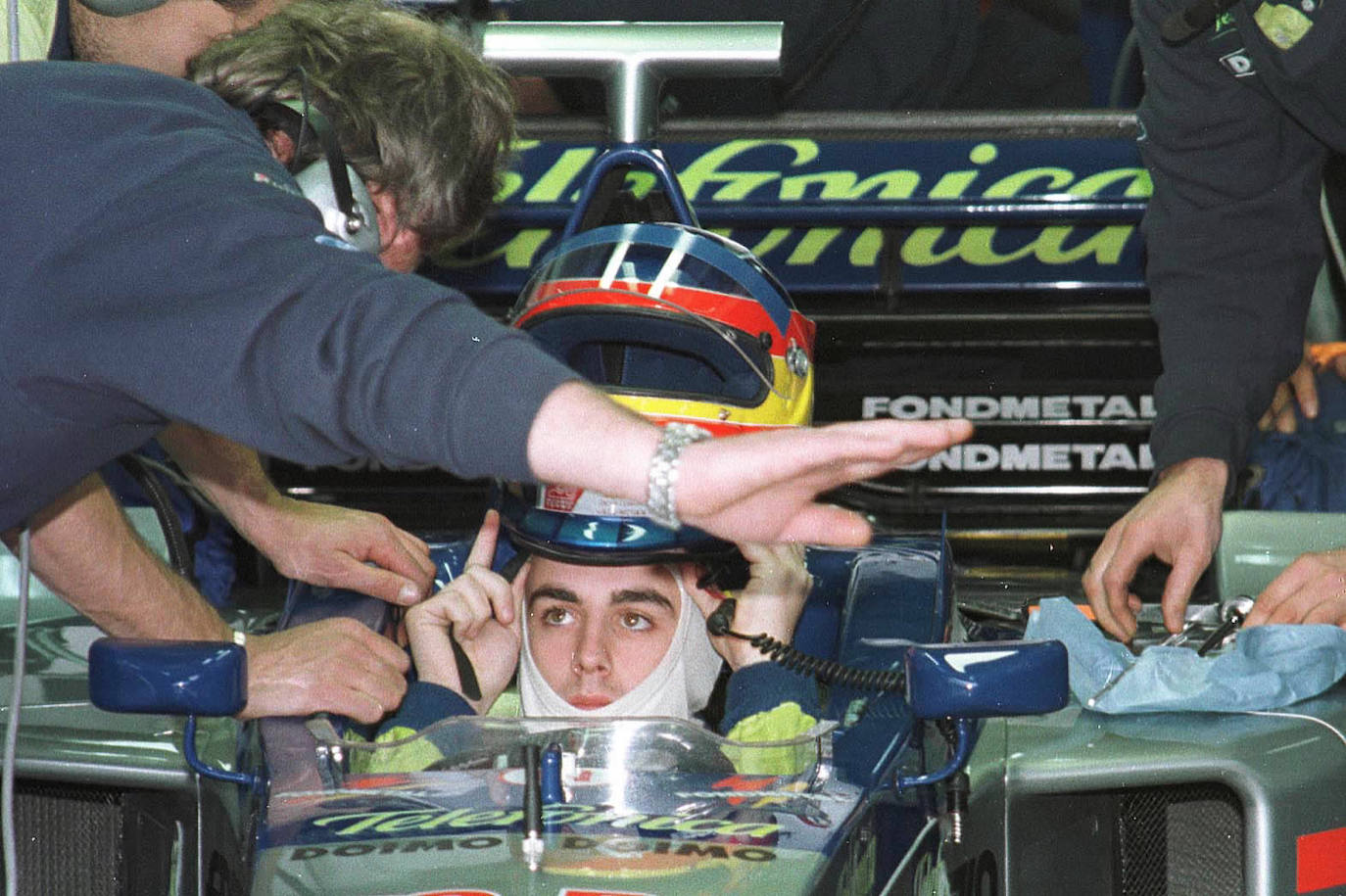 13/12/1999 | Fernando Alonso prueba un coche de Fórmula 1 de la escudería Minardi en el circuito de Jerez 
