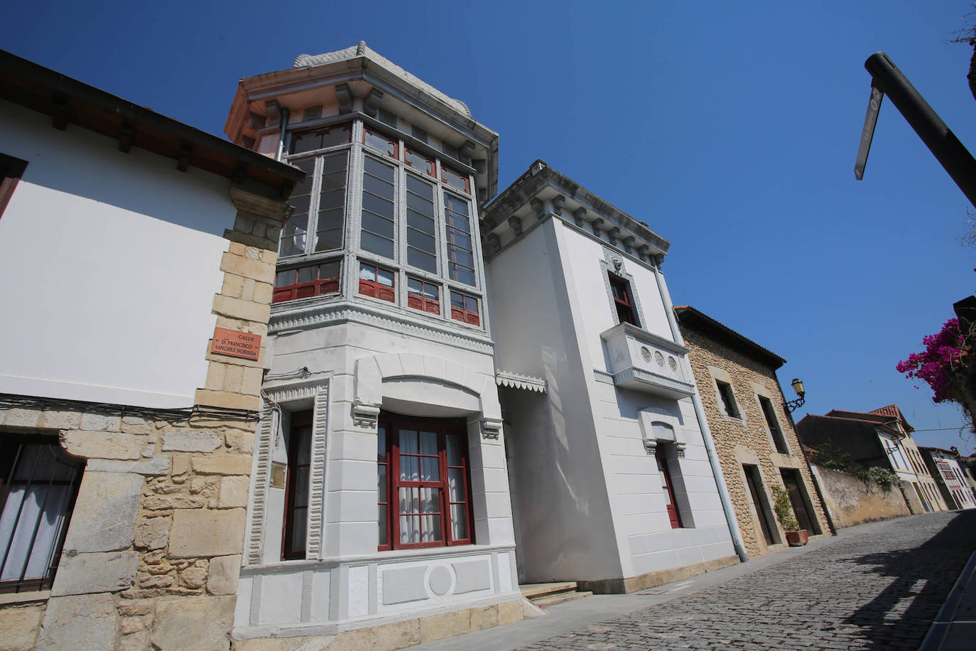 Casa de los Leones (Colombres)