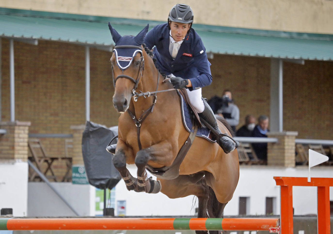 Fotos: Caballos jóvenes y adultos se dan cita para realizar pruebas de altura