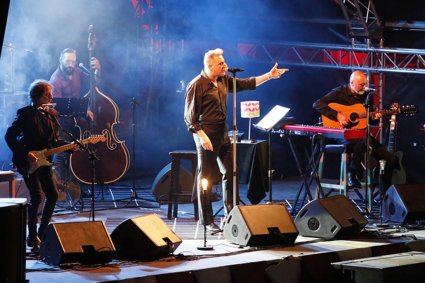 Fotos: Loquillo lanza en Gijón su conjura de lírica para los malos tiempos