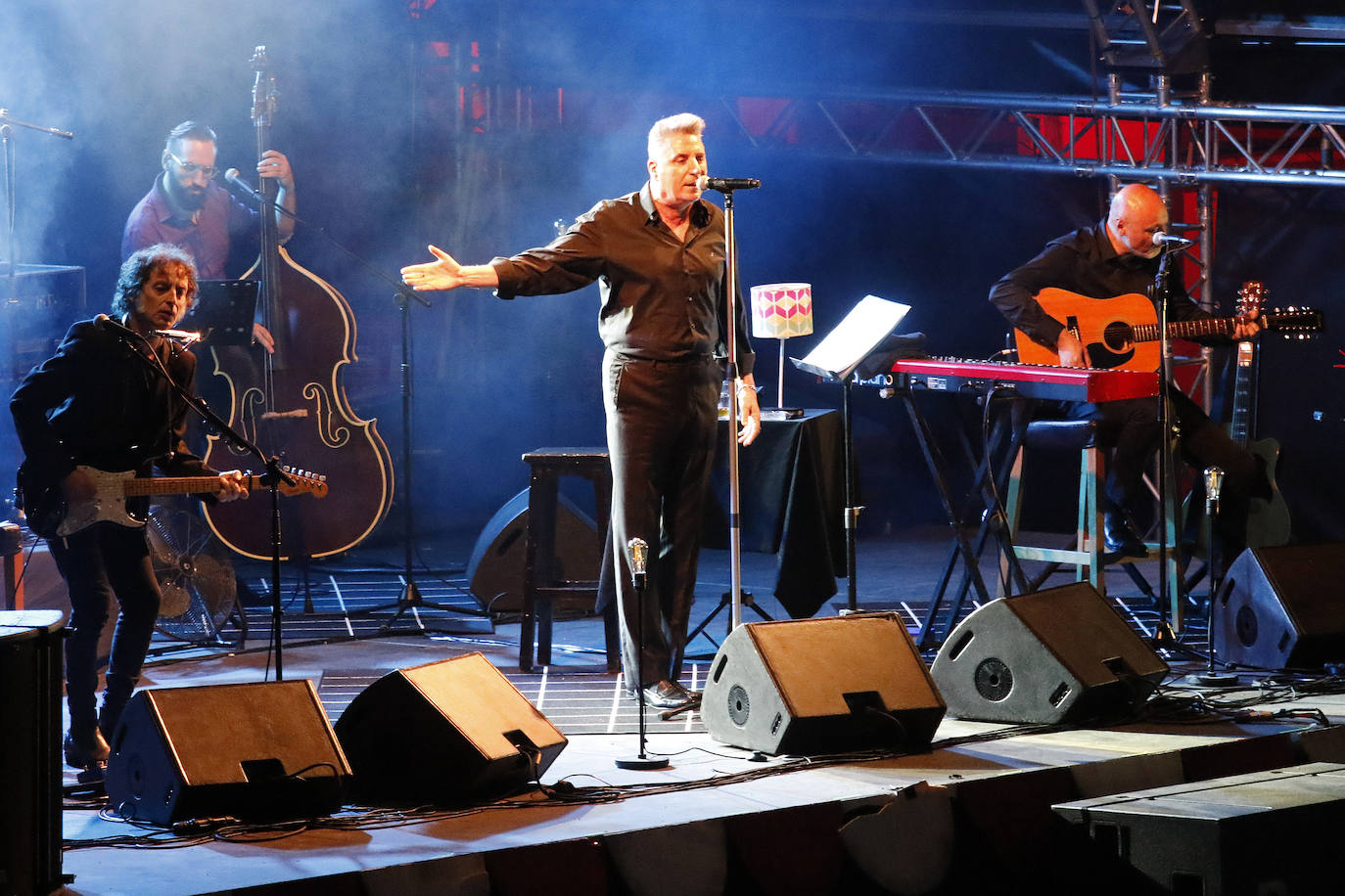 Fotos: Loquillo lanza en Gijón su conjura de lírica para los malos tiempos