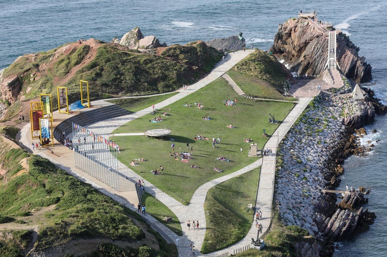 La afluencia a La Peñona se resintió ayer por el tiempo. 