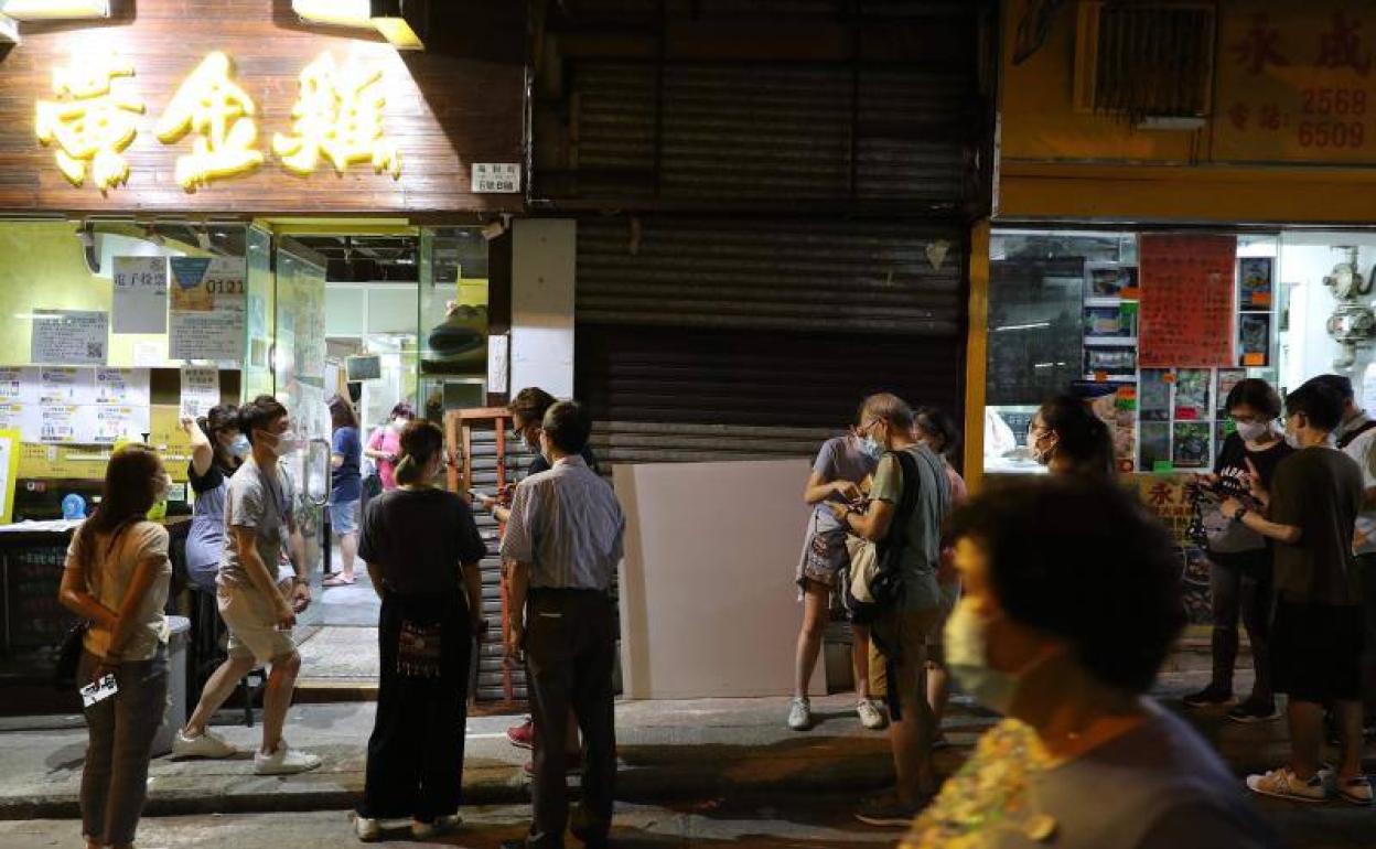 Hong Kong registra la tercera oleada de coronavirus, «la más peligrosa» desde marzo