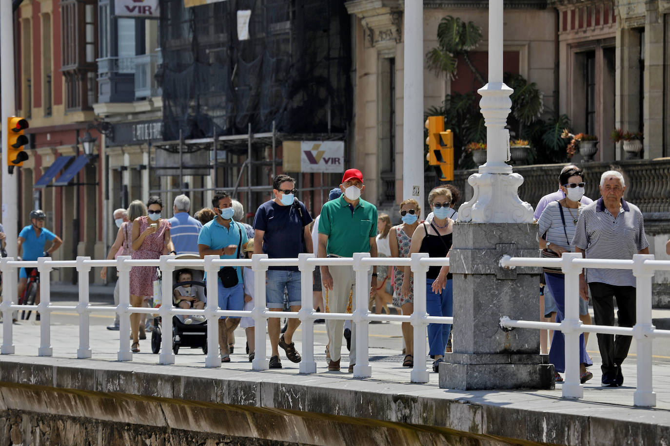 El calor que se ha instalado en la región ha llenado arenales y lugares turísticos de la región. Este clima favorable acompañará a los asturianos durante la próxima semana.