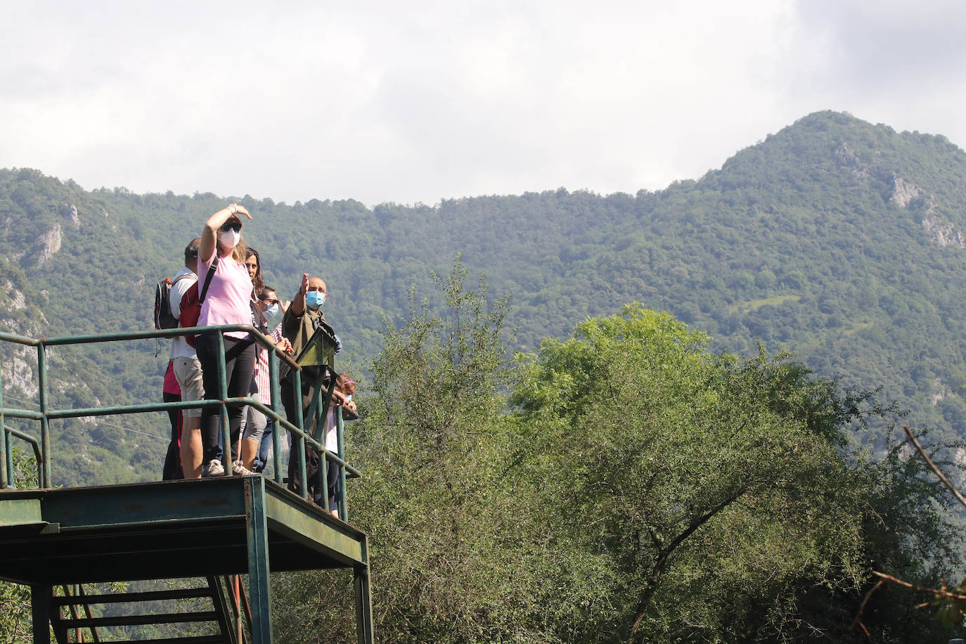 El calor que se ha instalado en la región ha llenado arenales y lugares turísticos de la región. Este clima favorable acompañará a los asturianos durante la próxima semana.