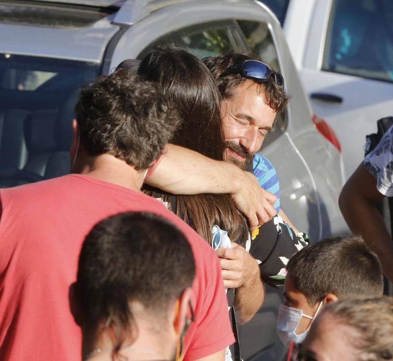 La plaza del Ayuntamiento maliayo acogió hoy, a las ocho de la tarde, una concentración de la Banda Gaitas Villaviciosa-El Gaitero en repulsa a las muertes violentas y en especial la de su compañero Javier Solares.