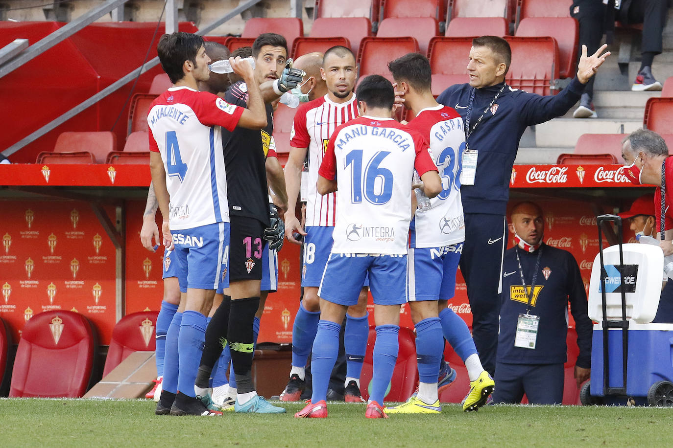 Apura sus opciones de 'play off' con una gran victoria ante el Málaga