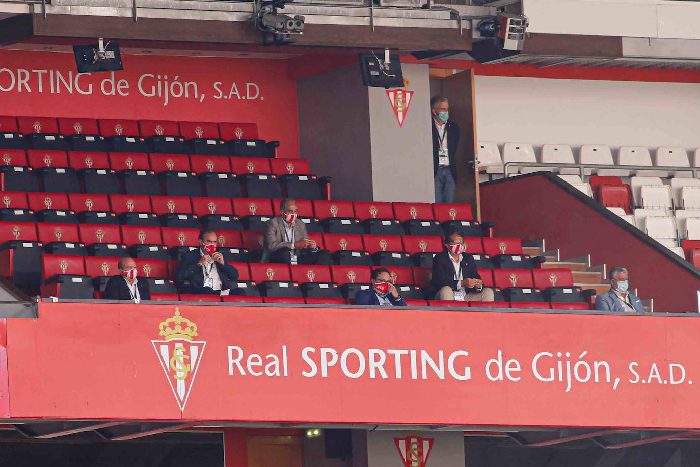 Apura sus opciones de 'play off' con una gran victoria ante el Málaga