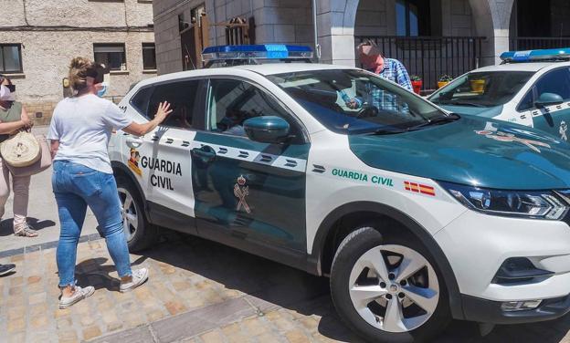 La Guardia Civil traslada este lunes a los detenidos a las juzgados de San Vicente de la Barquera. 