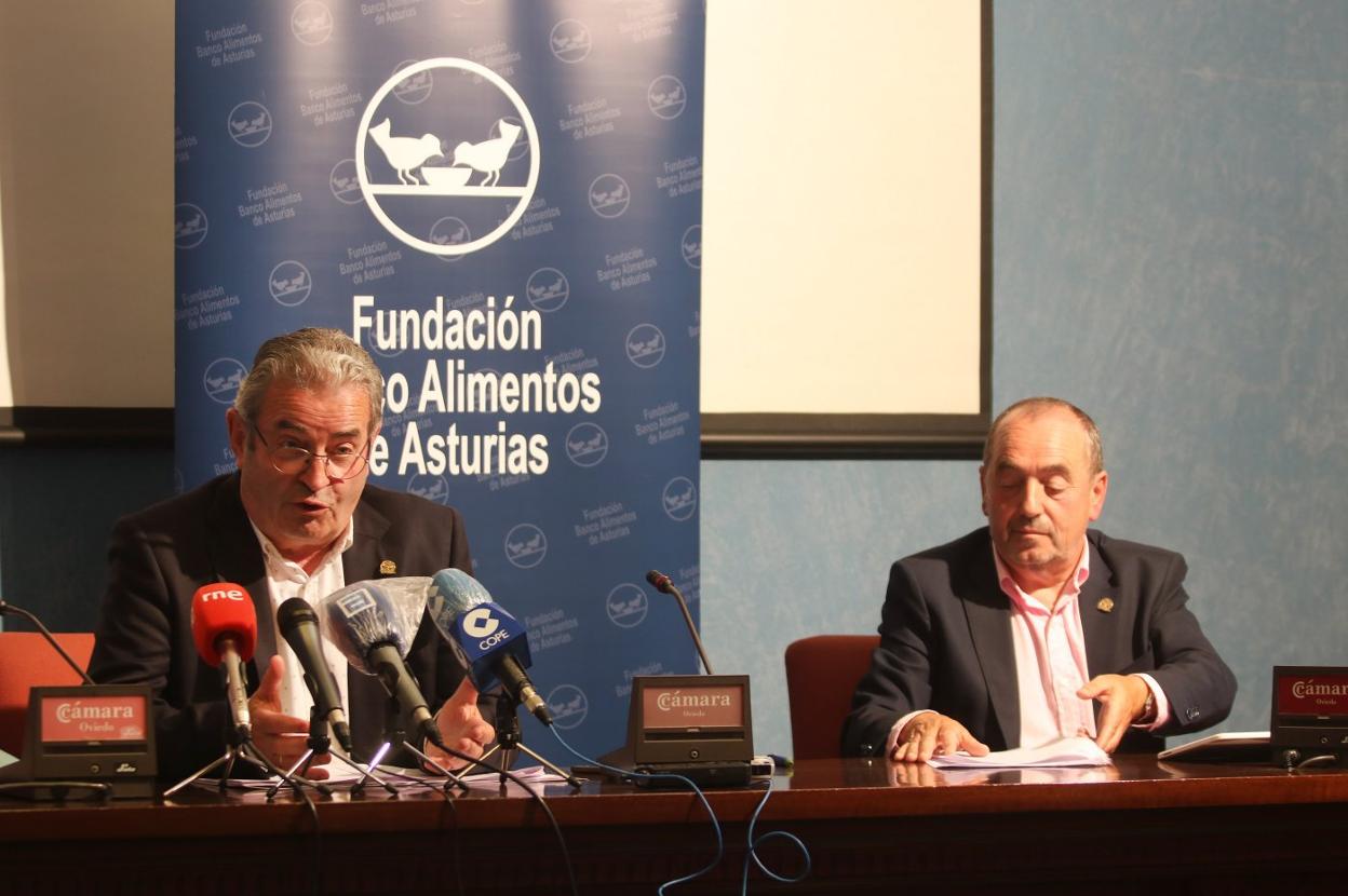 Bernardo Sopeña y Juan José Cimas, durante la presentación del balance en la Cámara de Comercio. 