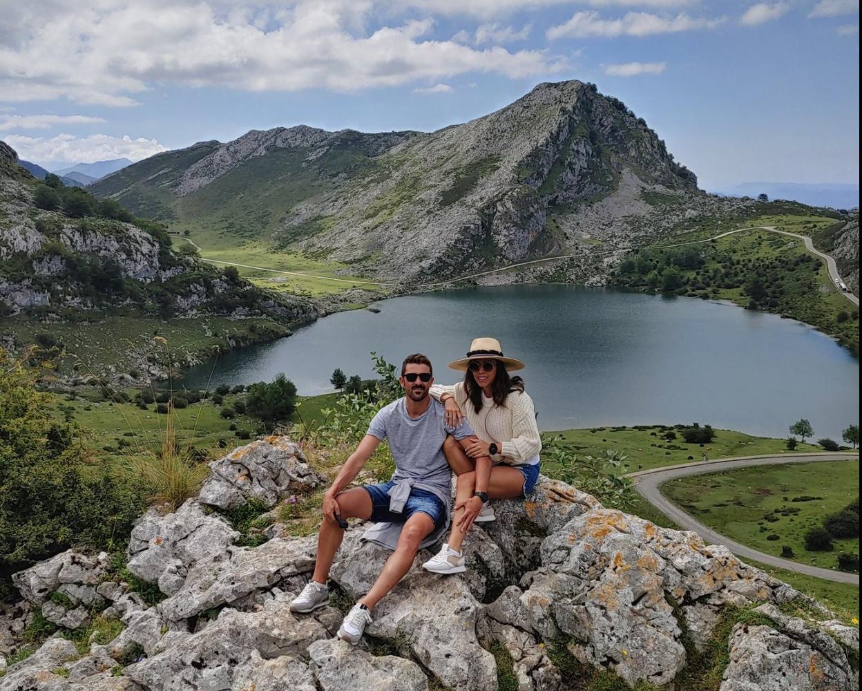 David Villa y su mujer disfrutando del paisaje en los Lagos. 