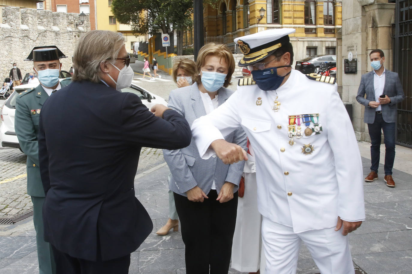 Aunque la pandemia obligó a suspender la mayor parte de actos, los marinos pudieron acudir este jueves a la celebración religiosa, en la iglesia de San Pedro, en honor a la Virgen del Carmen 