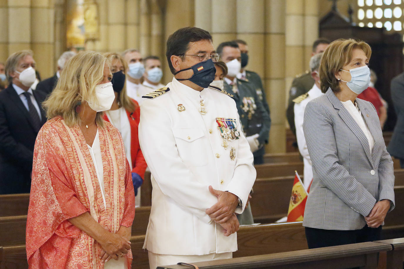 Aunque la pandemia obligó a suspender la mayor parte de actos, los marinos pudieron acudir este jueves a la celebración religiosa, en la iglesia de San Pedro, en honor a la Virgen del Carmen 