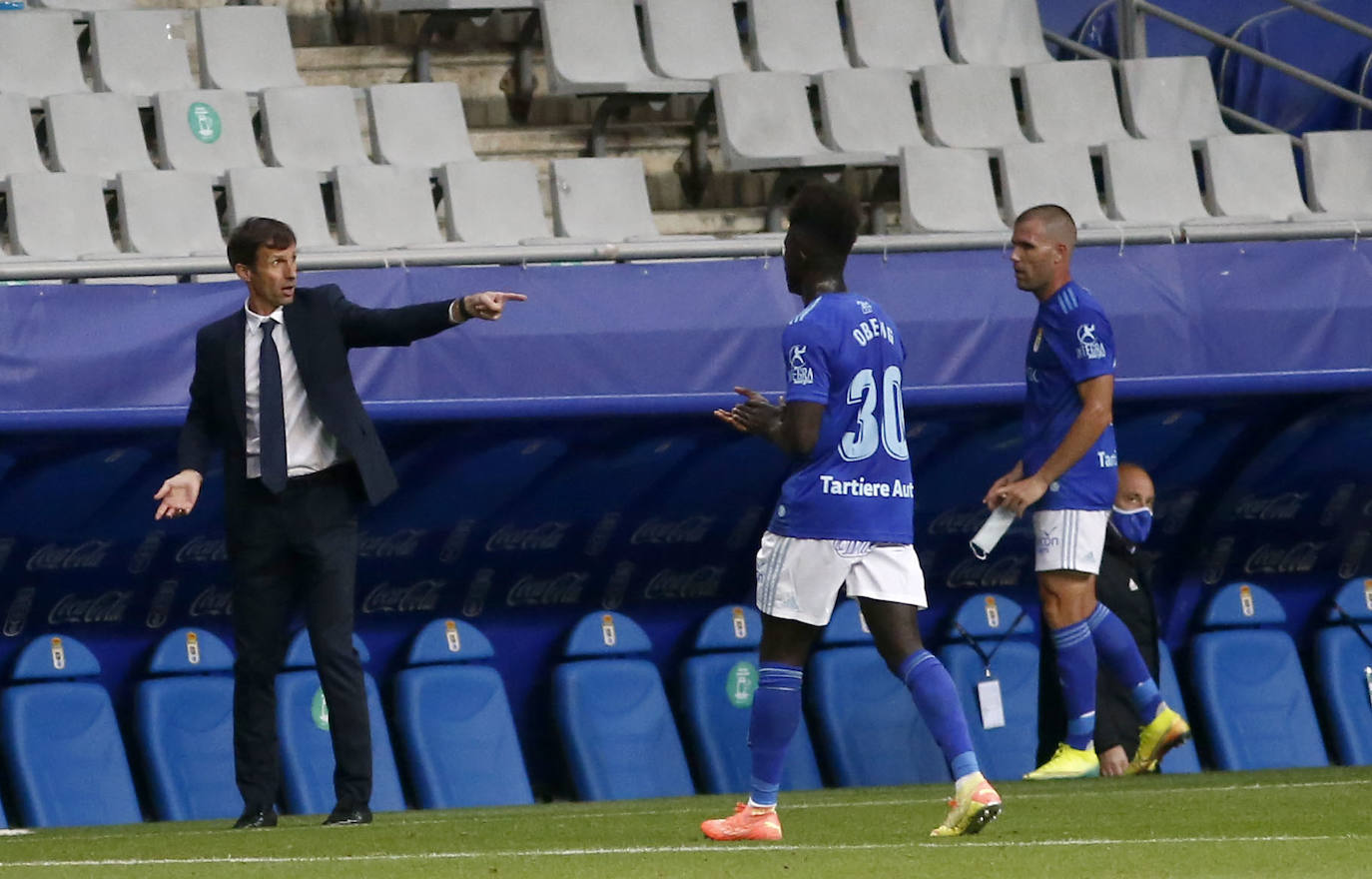 El Real Oviedo se ha garantizado la permanencia en Segunda División parla próxima temporada a falta de una jornada para finalizar la liga. Los azules han vencido al Racing de Santander en el Carlos Tartiere gracias al gol de Obeng. 