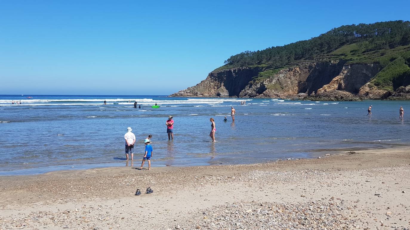 La región registra temperaturas que rozan los 30 grados en el interior mientras que en la costa se sobrepasan los 25 en muchos puntos. 