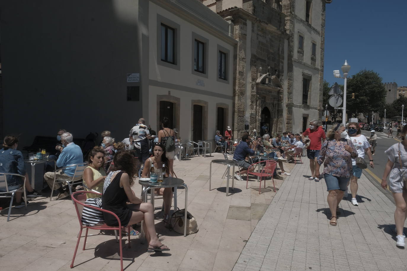 La región registra temperaturas que rozan los 30 grados en el interior mientras que en la costa se sobrepasan los 25 en muchos puntos. 