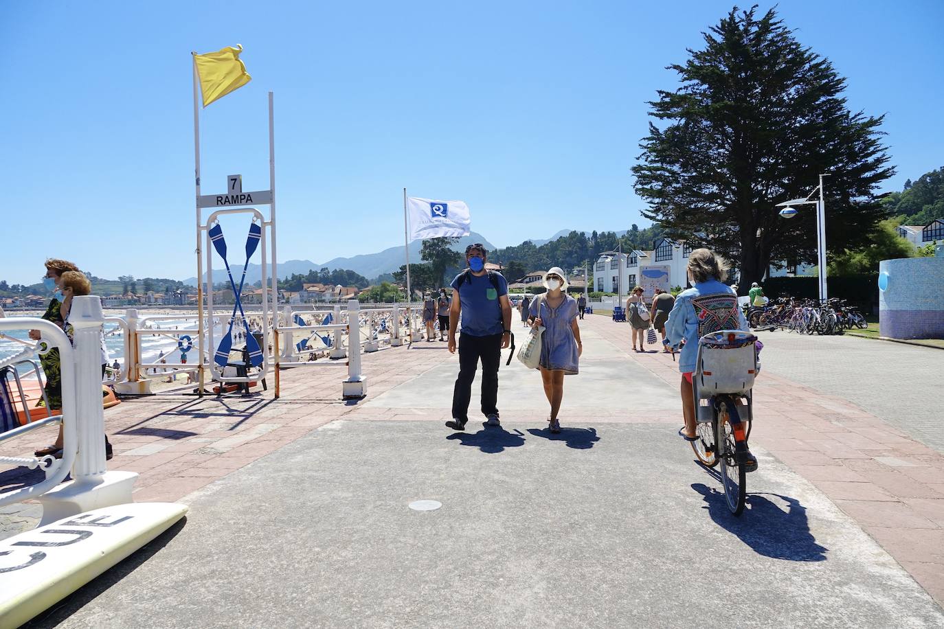 La región registra temperaturas que rozan los 30 grados en el interior mientras que en la costa se sobrepasan los 25 en muchos puntos. 