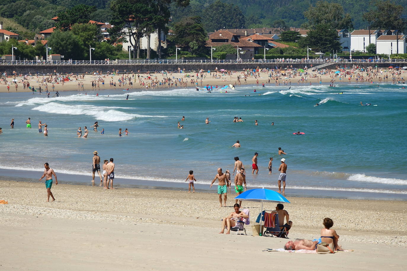 La región registra temperaturas que rozan los 30 grados en el interior mientras que en la costa se sobrepasan los 25 en muchos puntos. 