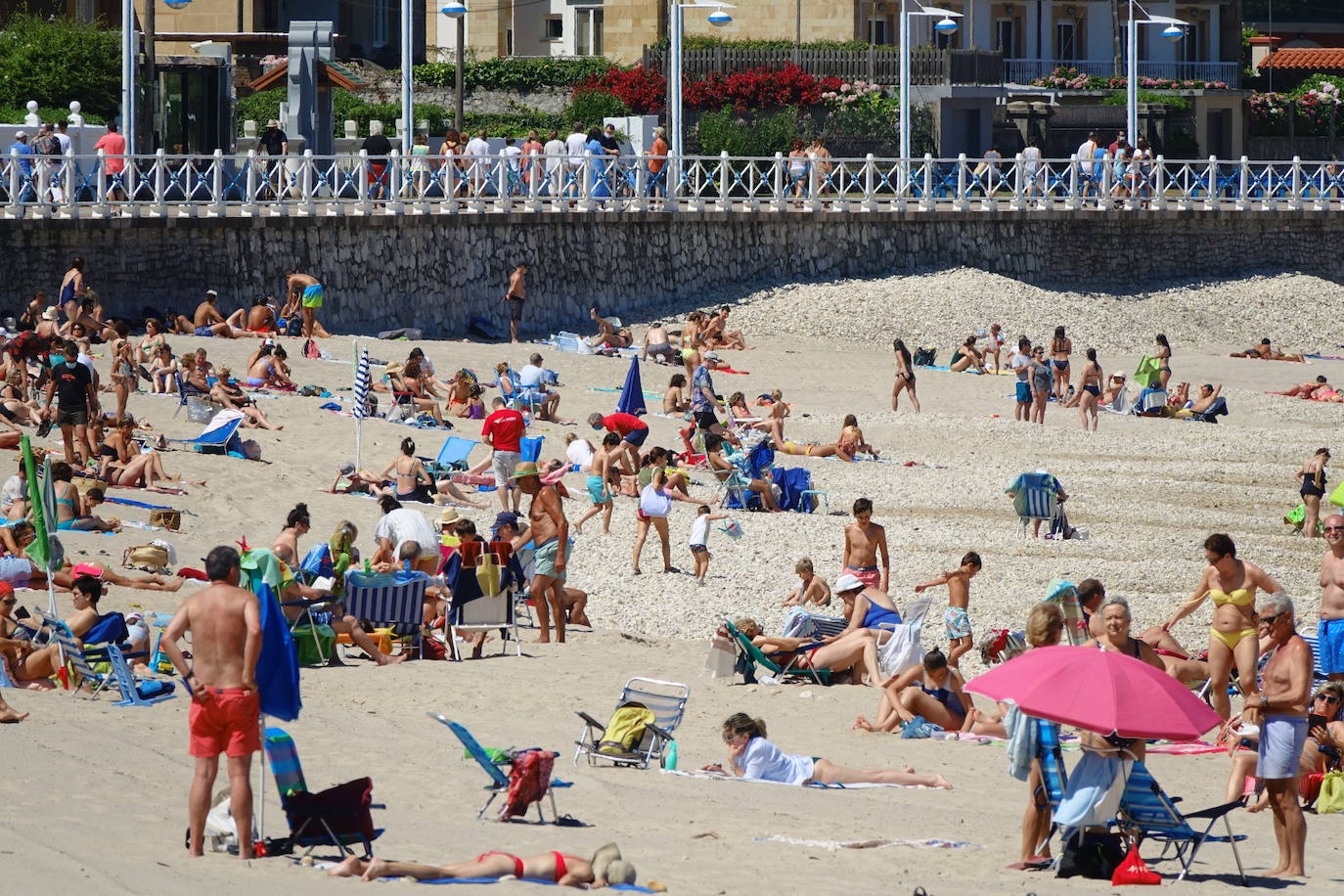 La región registra temperaturas que rozan los 30 grados en el interior mientras que en la costa se sobrepasan los 25 en muchos puntos. 