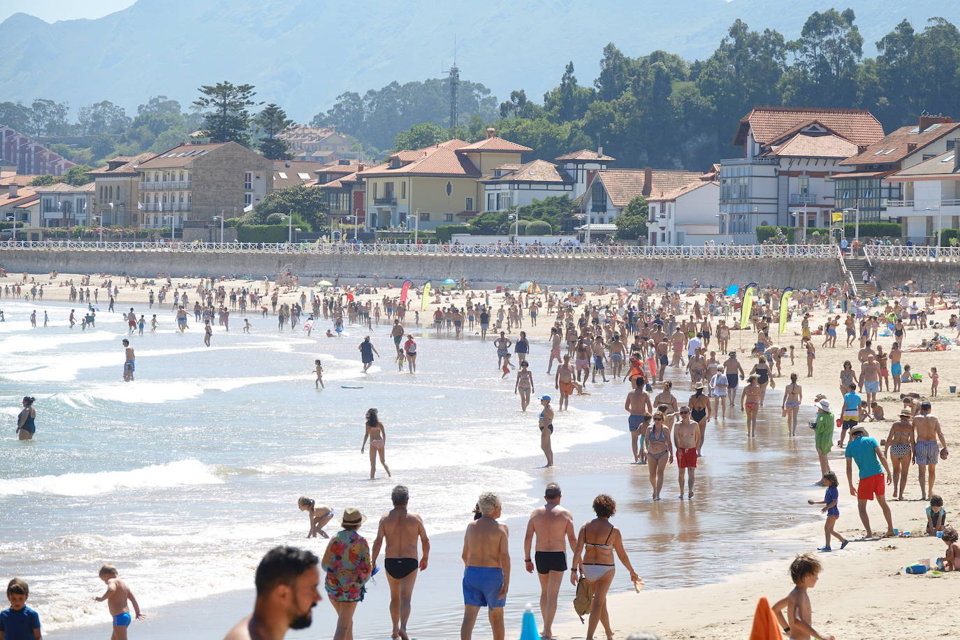 La región registra temperaturas que rozan los 30 grados en el interior mientras que en la costa se sobrepasan los 25 en muchos puntos. 