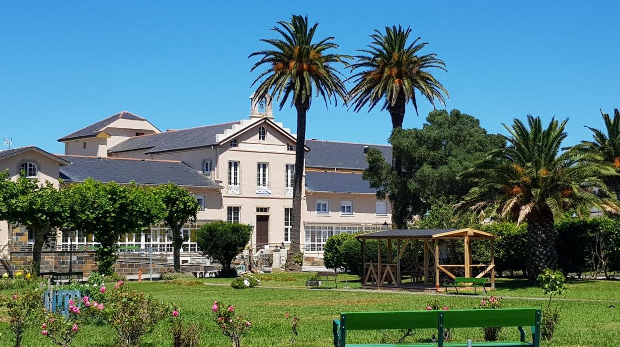 El Hospital Asilo de Luarca, donde se realizaron pruebas de la COVID. 