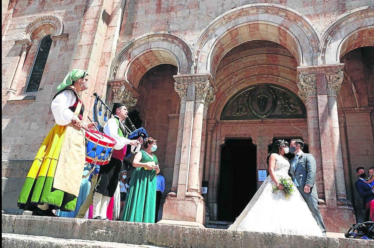 Rubén Menéndez y Cristina Ledesma fueron los primeros en contraer matrimonio en el Real Sitio esta temporada.